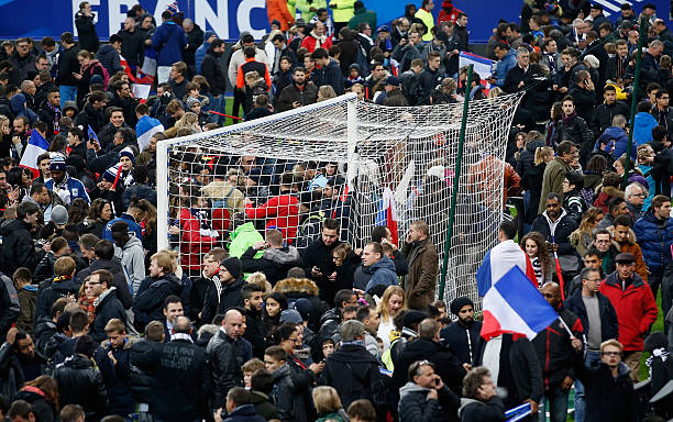 禁区手球裁判判罚逻辑:点球+黄牌还是点球+红牌?