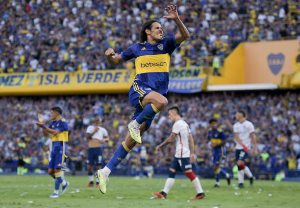 边路传中战术的核心:哪些球员能送出致命弧线?