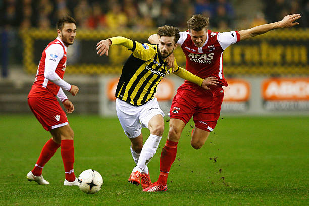 足球越位规则演变:从历史到现代判罚标准