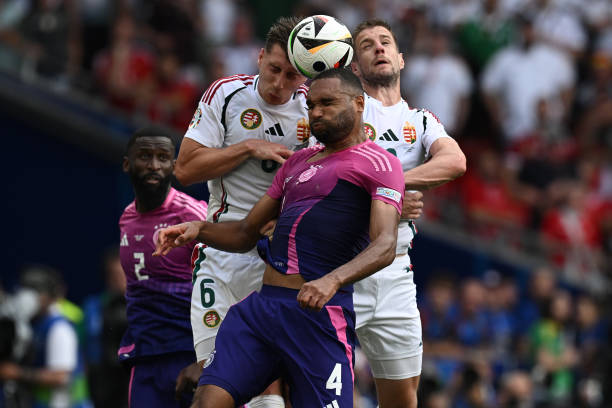 球探足球比分 手机版未来展望:AI预测与个性化推荐功能