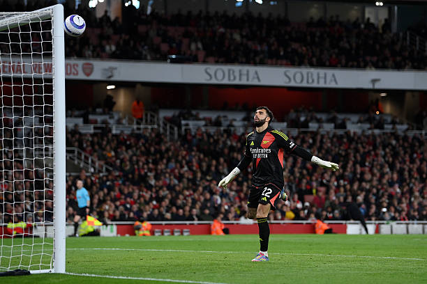 前腰和中前卫:如何根据球队战术选择合适的位置?