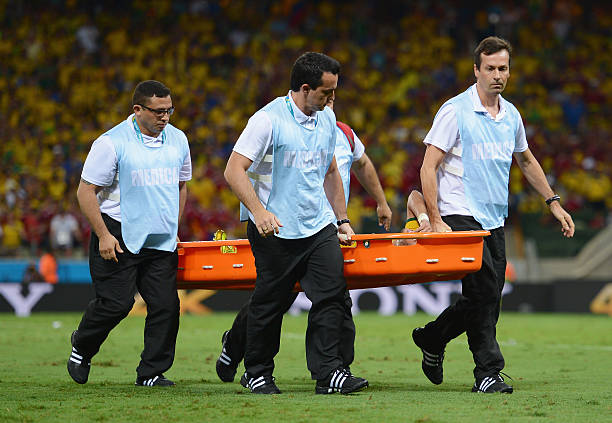 安菲尔德沸腾!利物浦球迷庆祝队史首个英超冠军