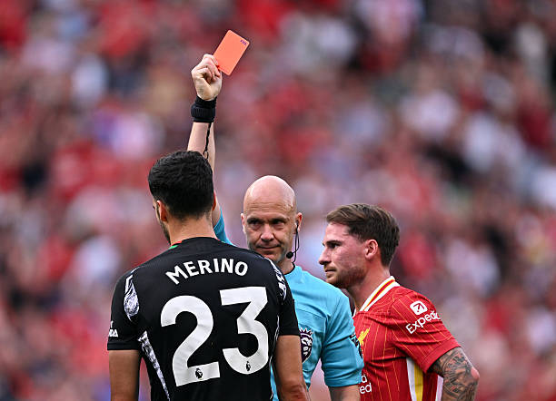 从篮球到足球?C罗95米头球展现恐怖滞空能力