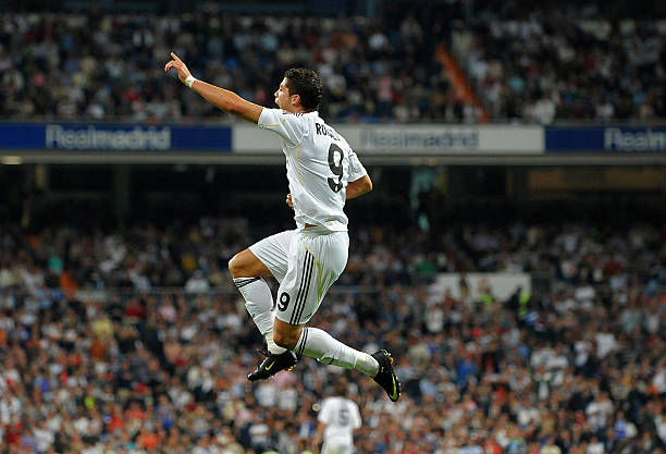 从几何角度解析:罚球点球点11米距离的战术意义