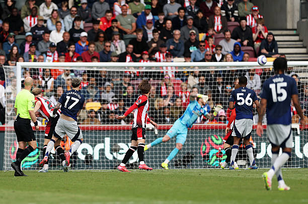 11人制足球场有多大?平方米、长宽及划线规则全解析