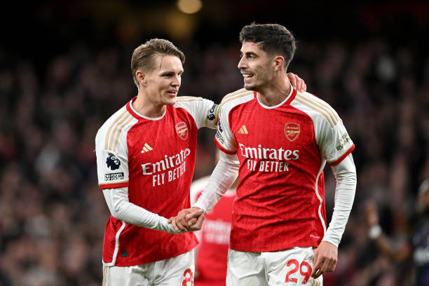 欧冠决赛主队教练的智慧:战术博弈与临场指挥