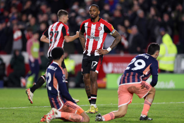 设计解析:探秘2021欧冠用球“星耀伊斯坦布尔”的独特设计与科技