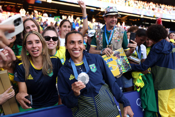 (特别针对中国球迷,提供时区转换后的友好时间)