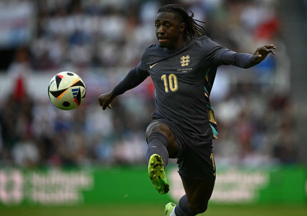 从罗纳尔多到罗纳尔迪尼奥:巴西足球的传承与进化