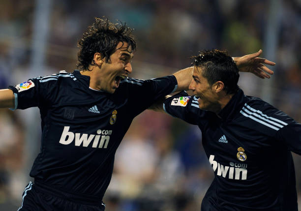 欧冠积分榜背后的故事:传统强队与新贵的较量