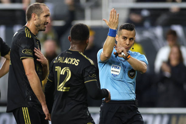 足球比分预测分析:欢呼网带你掌握赛事动态