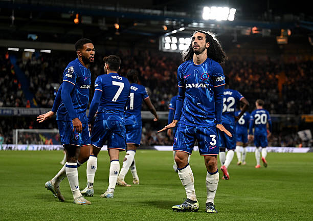 足球战术分析:点球和定位球的优缺点对比