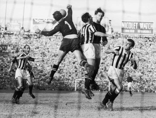 (更专业的角度,分析他的盘带、射门、跑位等足球技术)