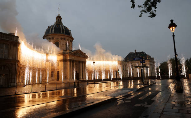 巴黎奥运会网球赛场:科贝尔与郑钦文的战术对决与胜负预测