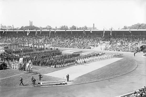 奥运赛场捷报频传:郑钦文网球女单第二轮轻松夺冠