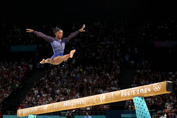 冰墩墩与大熊猫:吉祥物背后的自然保护与体育精神融合