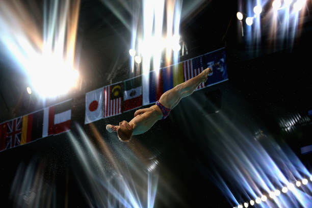 跳远技术解析:如何最大化腿部伸展效果