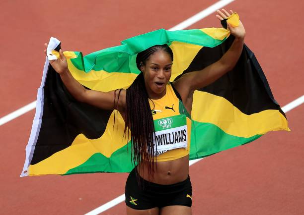 官媒聚焦伏明霞:她的故事与成就