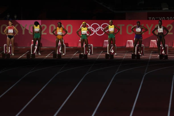 (用具体时间数据突出历史的跨越)