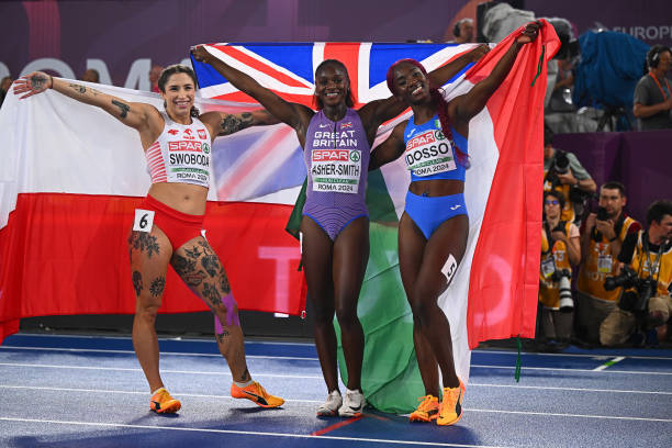 大学跳远运动员的训练与成绩提升:如何突破个人最佳?