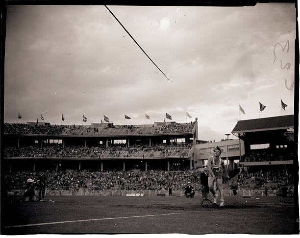 跳远腿部力量提升技巧:科学训练避免受伤