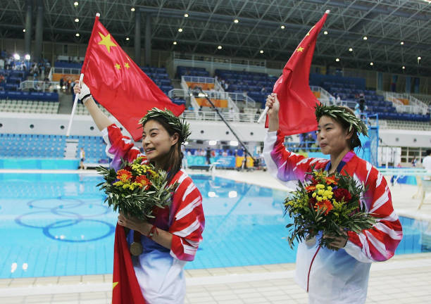 菲尔普斯与莱德基:男女游泳传奇的跨性别对比