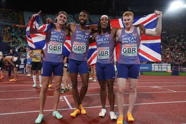 宁泽涛腹肌照引发热议,粉丝大赞其自律与努力!