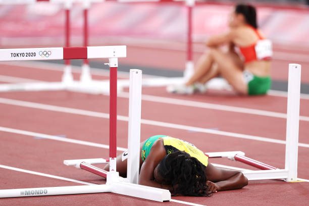 短跑跑鞋性能大比拼:10款热门型号横向评测