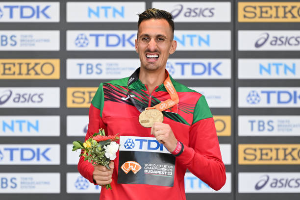 2小时07分30秒!中国马拉松新纪录诞生背后的故事