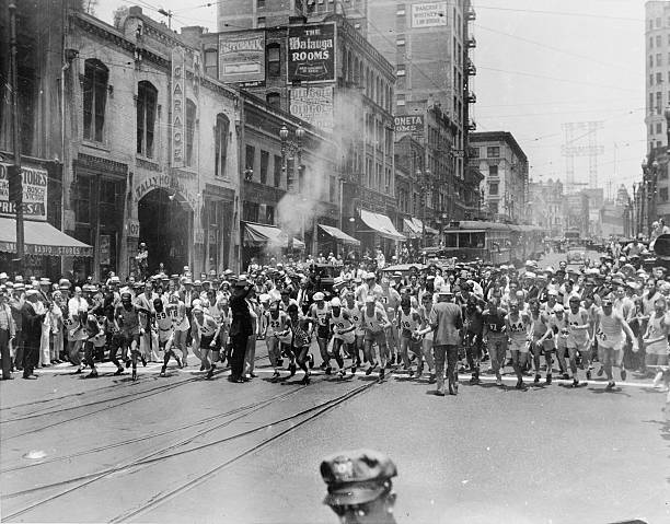 闪电之速:短跑女王的赛场风采与技术解析