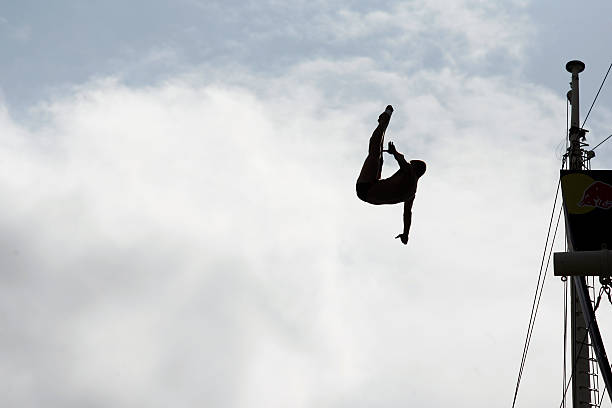 三级跳远动作分解:慢动作视频助你突破技术瓶颈