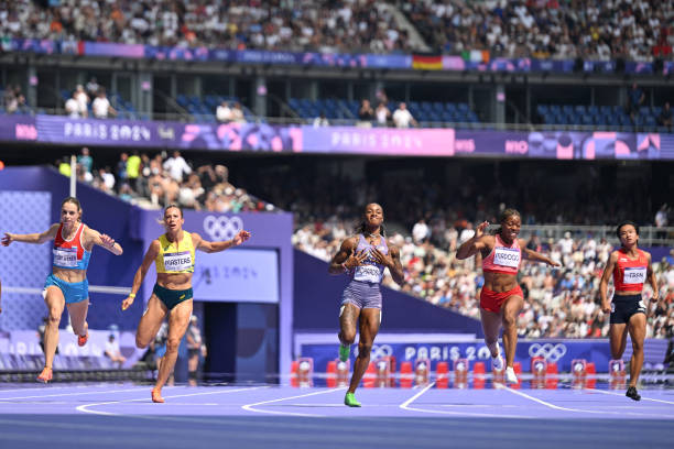 全红婵决赛完美一跳,满分成绩惊艳全场!