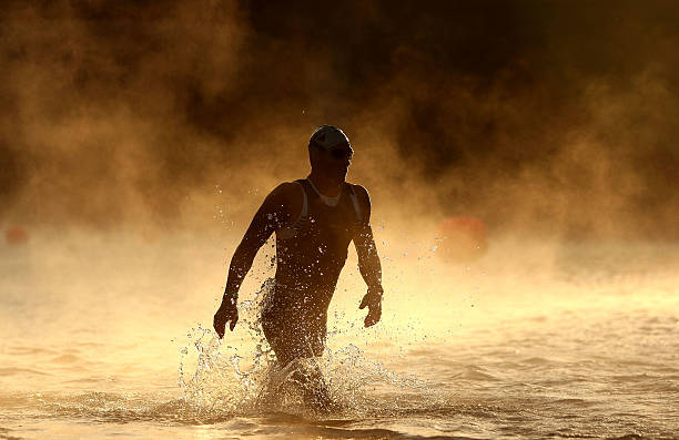 游泳姿势精讲视频:标准动作分解与练习
