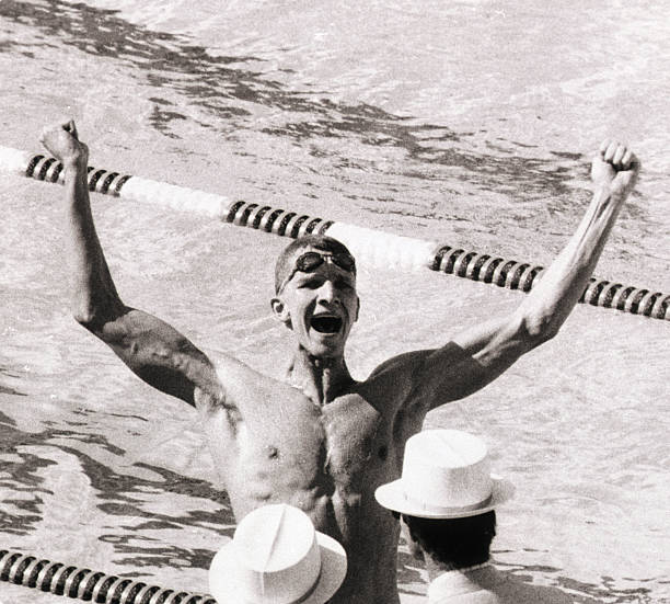 女子100米蛙泳金牌争夺战,精彩瞬间回顾