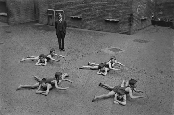 游泳等级划分详解:2023年业余标准表全解析