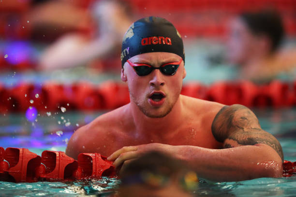 抬头蛙泳的益处与挑战:如何正确练习避免受伤