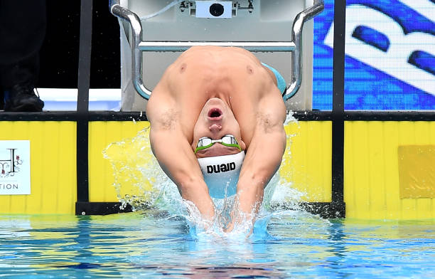 游泳作为康复运动:男性腰椎问题的有效解决方案