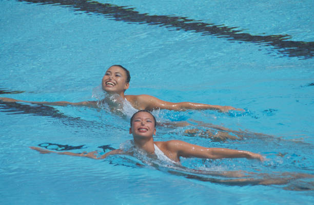 掌握蛙泳勾脚:提高游泳速度与姿势流畅性