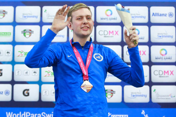 从医学角度解析游泳后脸部浮肿现象