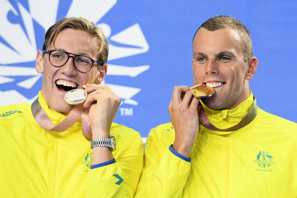 青少年女生游泳训练强度是否过大?家长必读