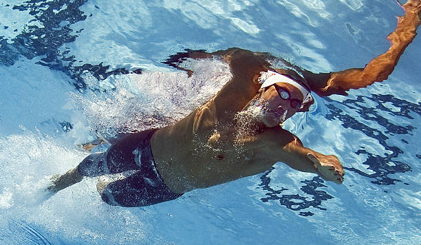 游泳教练薪资提成方案:如何激励教练提升业绩?