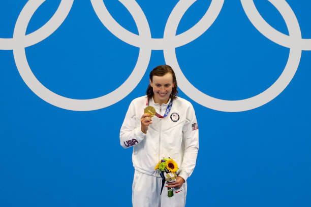 在水中找到自我:一个少年的游泳成长记