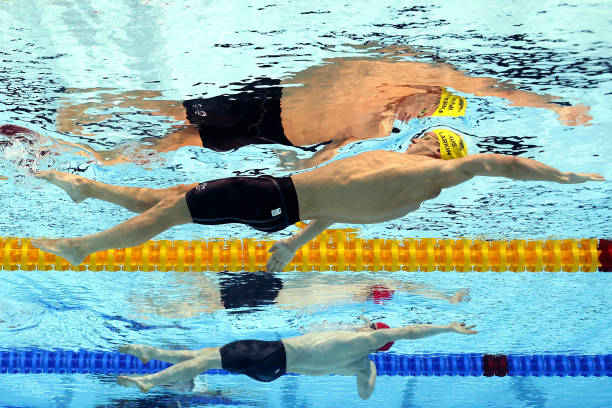 儿童游泳比赛总结报告:赛事回顾与未来训练计划