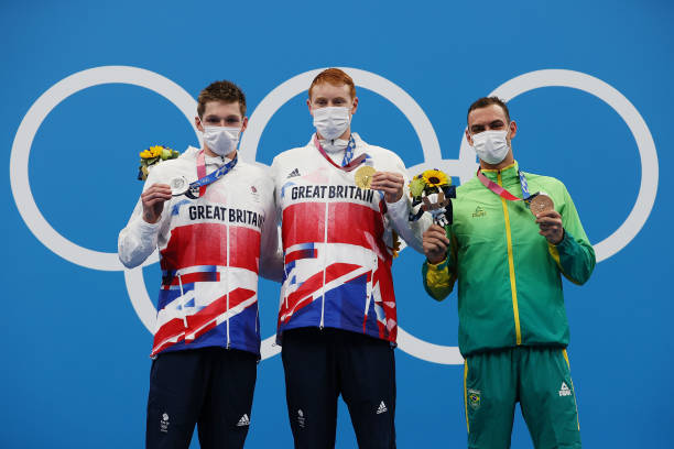 游泳比赛生存指南:别被浪打到就行