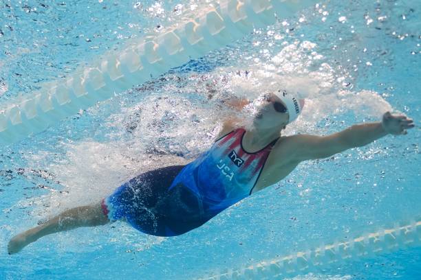 戴泳帽不仅能保护头发,还能提升游泳表现