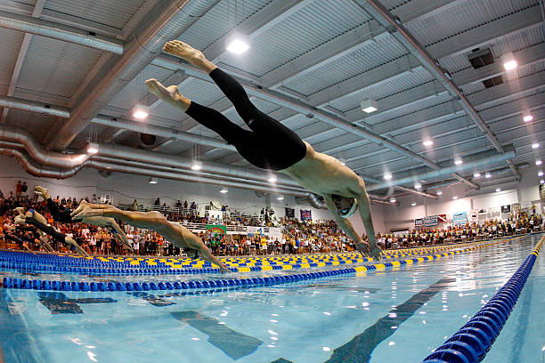 如何用简单线条绘制游泳池场景