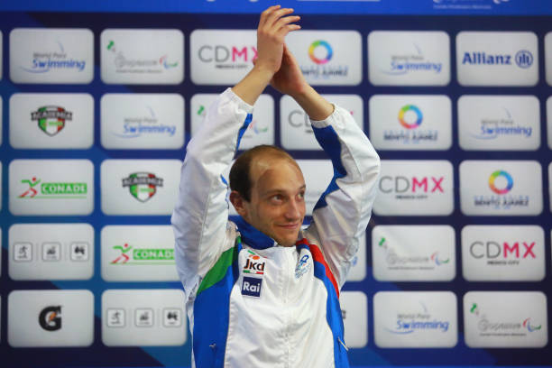 蛙泳腿部动作练习方法:从陆上训练到水中实践