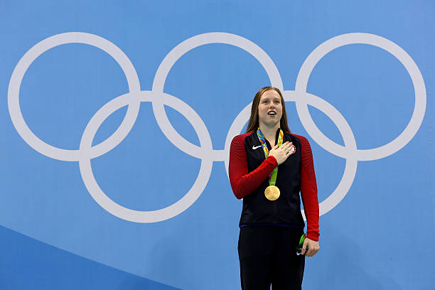 女孩子游泳的好处与坏处:如何科学安排训练计划