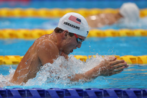 如何用简短干净的句子吸引游泳比赛观众