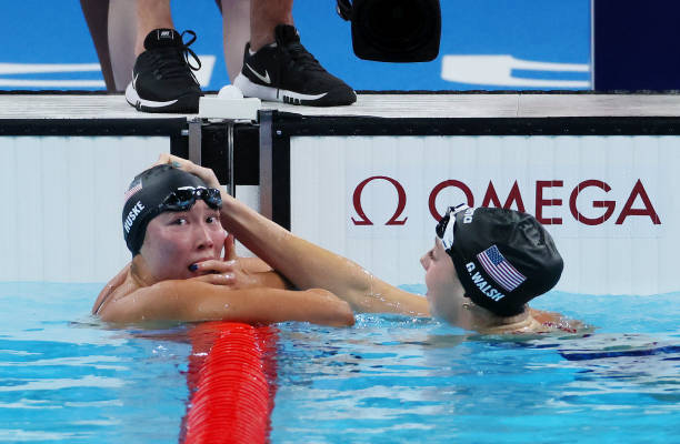 同步之美:双人花样游泳完美配合精彩瞬间